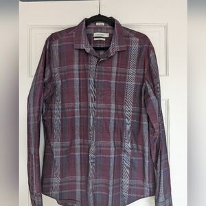 SOLD Men's Slim Fit Calvin Klein Button Up Collar Shirt - Size L